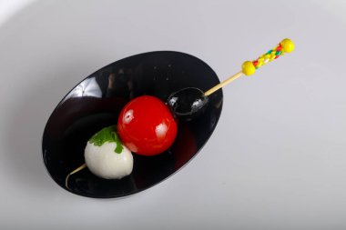 Kanepe domates ve mozarella peyniri