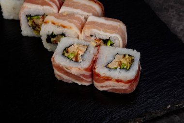 Japon rulo sosis ve peynir ile