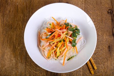 Salata vith şehriye, pastırma ve sebze