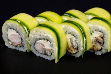 Karides ile Japon soğuk rulo