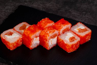 Japon geleneksel rulo somon ile