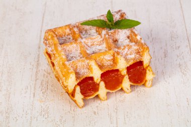 Berry reçel ile tatlı gözleme