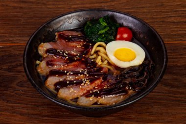 Ördek göğsü ramen çorbası
