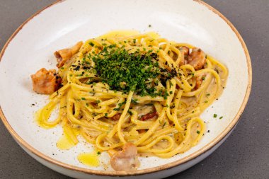 Mantar Cantharellus cibarius makarna spagetti 