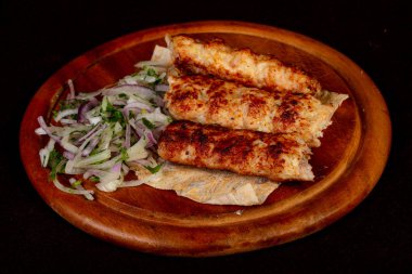 Soğan servis tavuk kebabı kebab