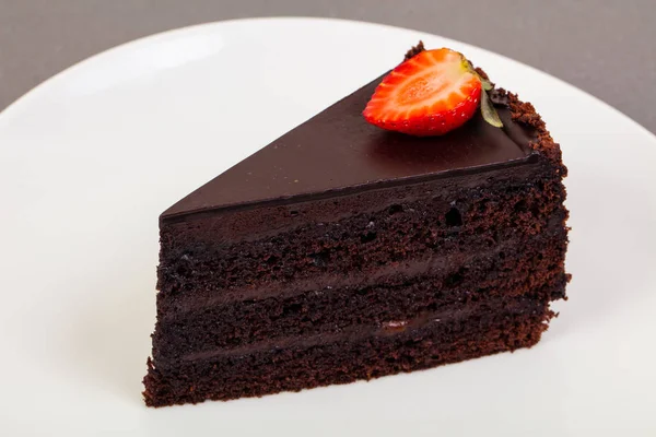 Süßer Schokoladenkuchen Mit Erdbeere — Stockfoto