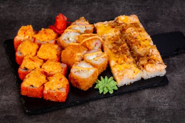 Japon Suşi ile çeşitli madde ayarla