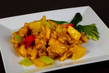 Tatlı ve ekşi soslu domuz eti