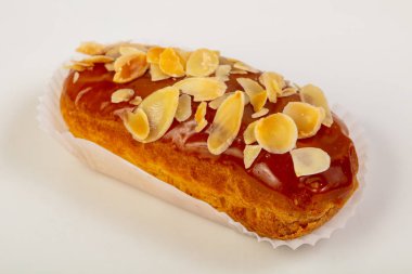 Kabın içinde tatlı lezzetli pasta