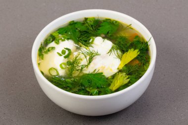 Yumurta ile bahar kuzukulağı çorbası