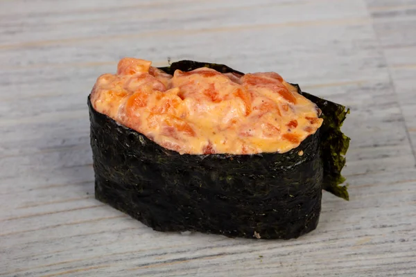 Japonské Tradiční Pikantní Gunkan Sushi — Stock fotografie