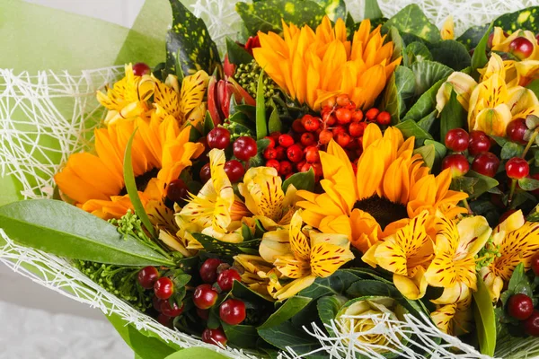 Buquê Romance Com Várias Flores — Fotografia de Stock