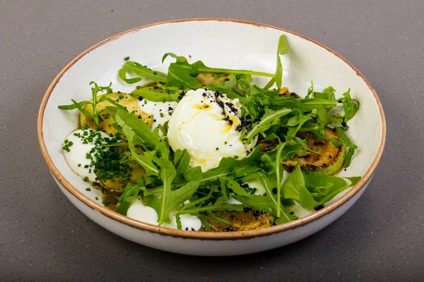 Rostad Zucchini Med Ost Och Rucola — Stockfoto