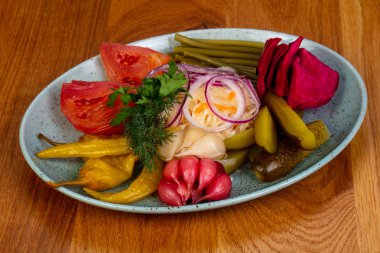 Gürcü Turşu sebze sarımsak ve lahana ile