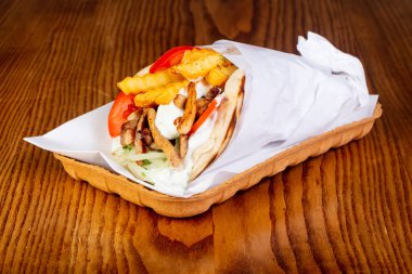 Gyros etli pide