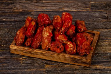 Lousiana sos Barbekü tavuk kanatları