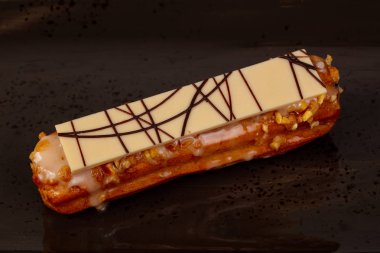 Lezzetli tatlı pasta krema ile