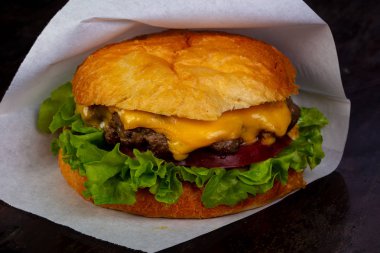 Burger pirzola ve peynir