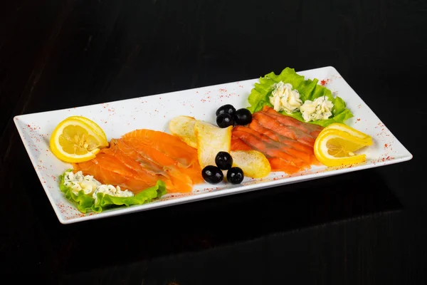 Spuntino Salmone Affettato Con Limone — Foto Stock