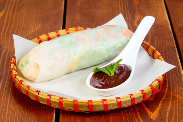 Cold spring roll with prawn and sauce