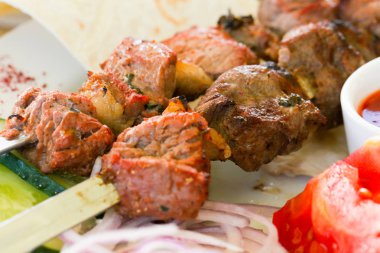 Sığır eti Barbekü soğan ve sos ile