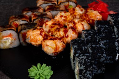 Japon Suşi ile çeşitli madde ayarla