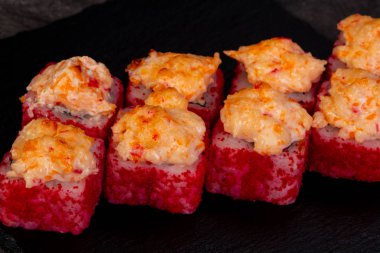 Japonca rulo ile pirinç pişmiş