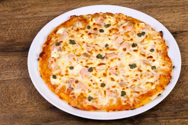 Somon ve Kapari yumuşak peynirli pizza