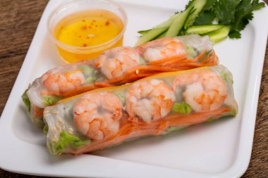 Vietnamca Spring roll karides ve sebze ile