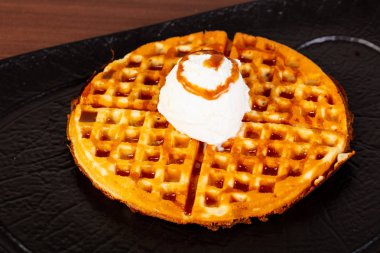 Tatlı syrope ile Viyana gözleme 