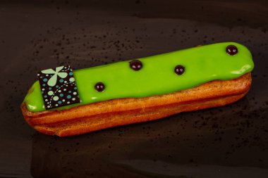 Lezzetli tatlı pasta krema ile