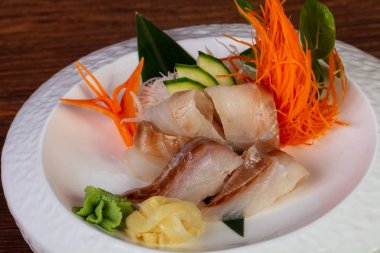 Zencefil sashimi dorado ile hizmet