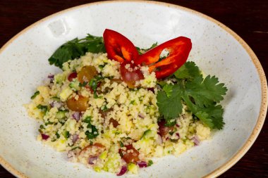 Tabule otlar ve soğan ile