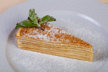 Nane yaprakları ile delicous tatlım pasta