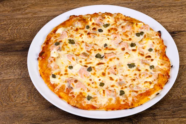 Pizza Med Lax Och Kapris Med Mjuk Ost — Stockfoto