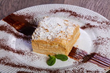 Nane yaprakları hizmet lezzetli Napoleon kek