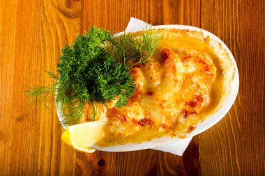 Karides ve peynir ile Cocotte