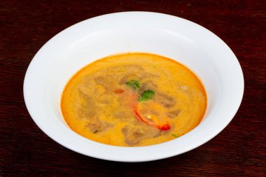 Tom yam tavuk çorbası