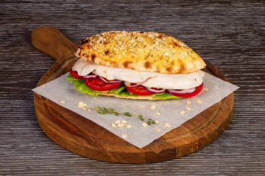 Tavuk göğsü ve sebze ile gözleme