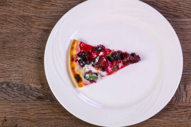 Meyve vegetarin pizza çocuklar için