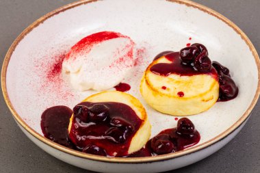 Peynir pan kek çilek ile