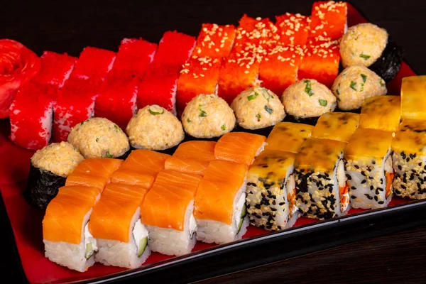 Japon geleneksel rulo ve suşi ayarla