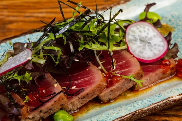 Snack Tonijn Tataki Met Saus — Stockfoto