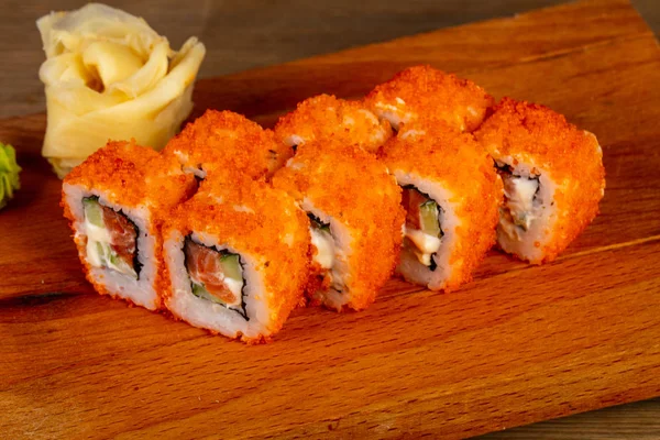 Rollo Tradicional Japonés Con Salmón — Foto de Stock