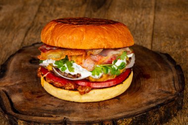 Sulu lezzetli burger beef ve peynir