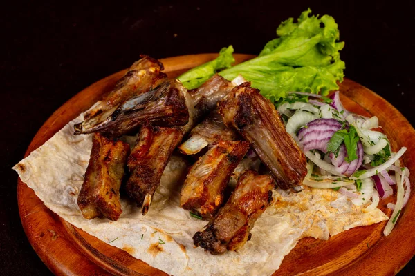 Grilled Mutton ribs with onion