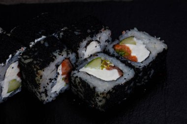 Japon geleneksel rulo somon ile