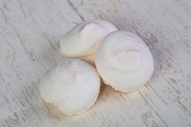 Lezzetli, yumuşak ve tatlı beze