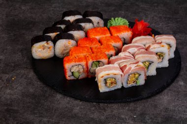 Japon Suşi ile çeşitli madde ayarla
