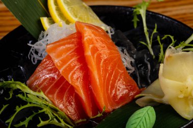 Limonlu soğuk somon balığı